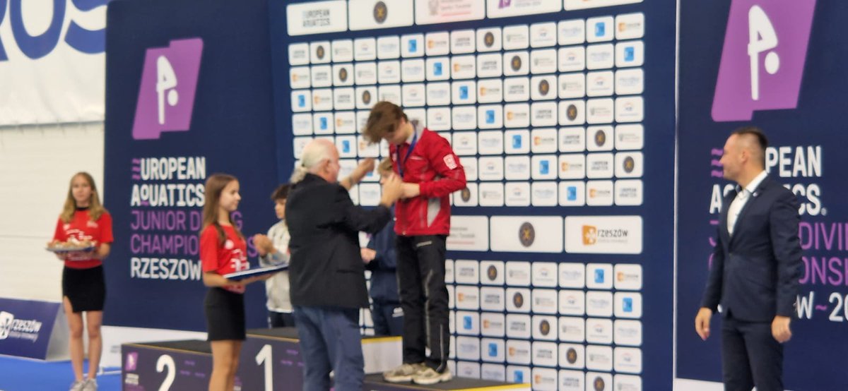 Swiss Aquatics (@swaqoffical) on Twitter photo Making History! ❤️🇨🇭🔥
What a great success for Erik Passerone! At the European Junior Championships in Rzeszow (POL) he wins the bronze medal from the platform. That's the the first ever medal at an international championship from the platform for Switzerland! Great job! 🇨🇭💪🏼❤️ Making History! ❤️🇨🇭🔥
What a great success for Erik Passerone! At the European Junior Championships in Rzeszow (POL) he wins the bronze medal from the platform. That's the the first ever medal at an international championship from the platform for Switzerland! Great job! 🇨🇭💪🏼❤️