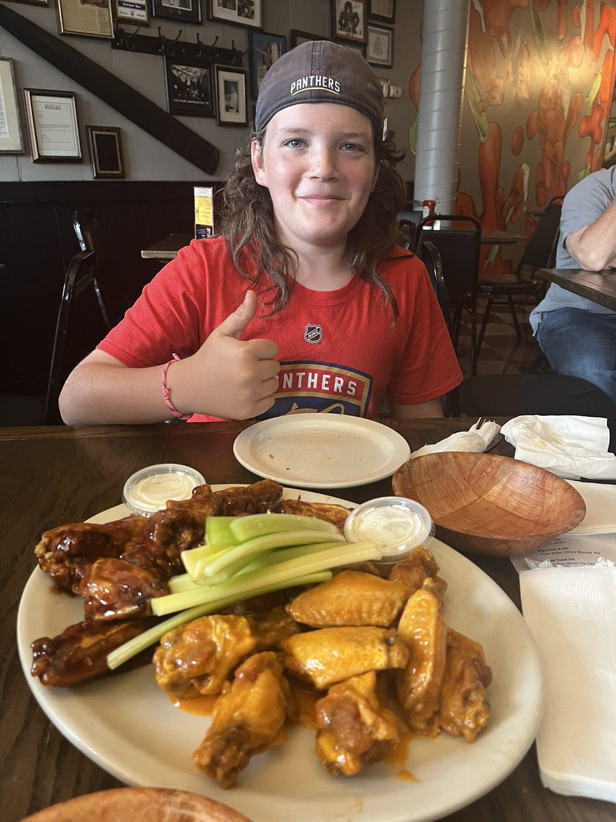 craigerwo19's tweet photo. @David_J_STL @JamieRivers08 Thanks guys!! Some of the best wings we have ever had!!! https://t.co/bOMGI5oyEu