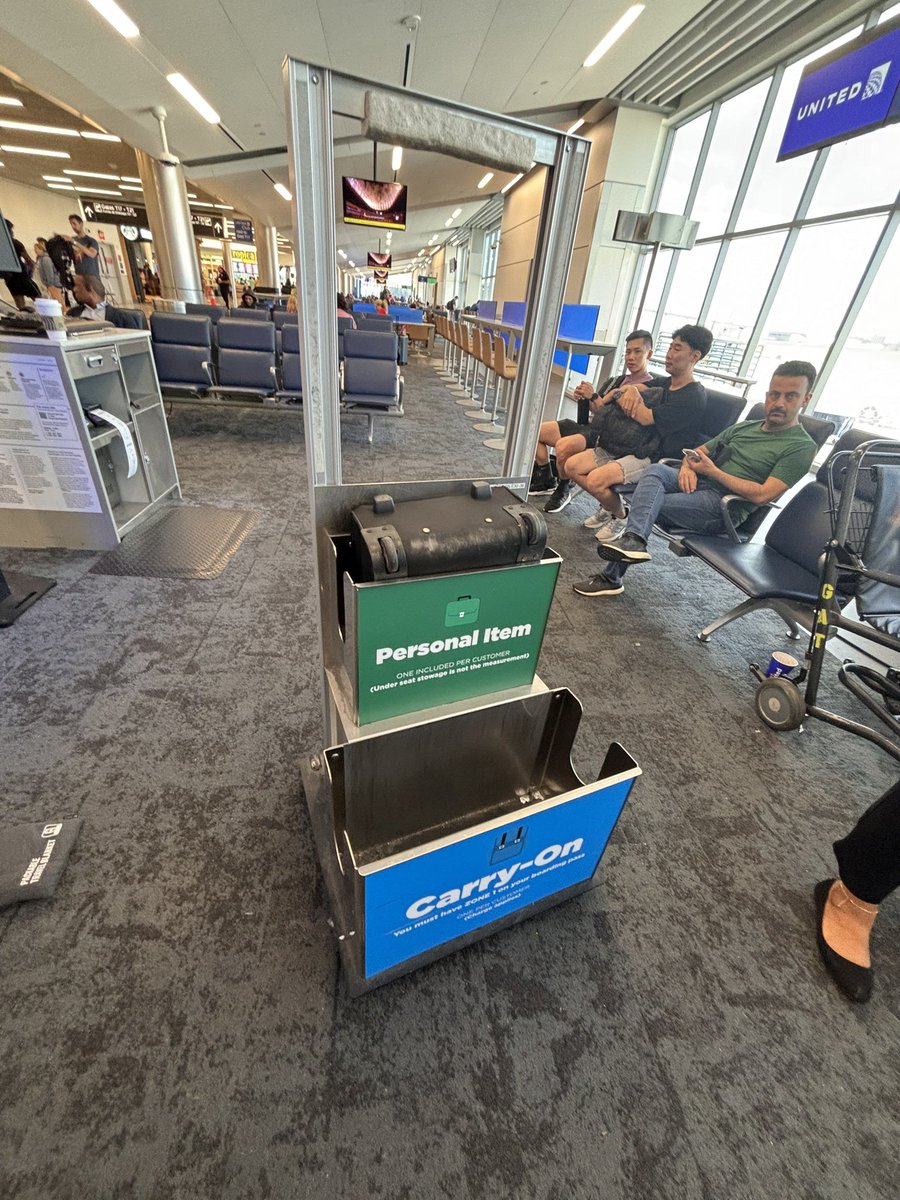 Guess who paid $100 for a tiny last minute “carry-on” because <a href="/FlyFrontier/">Frontier Airlines</a> decided to HUSTLE us during boarding for an already delayed flight (everyone with anything so much as a backpack was forced to do this) and then declared my bag too big to fit under the seat 🙄
#beware