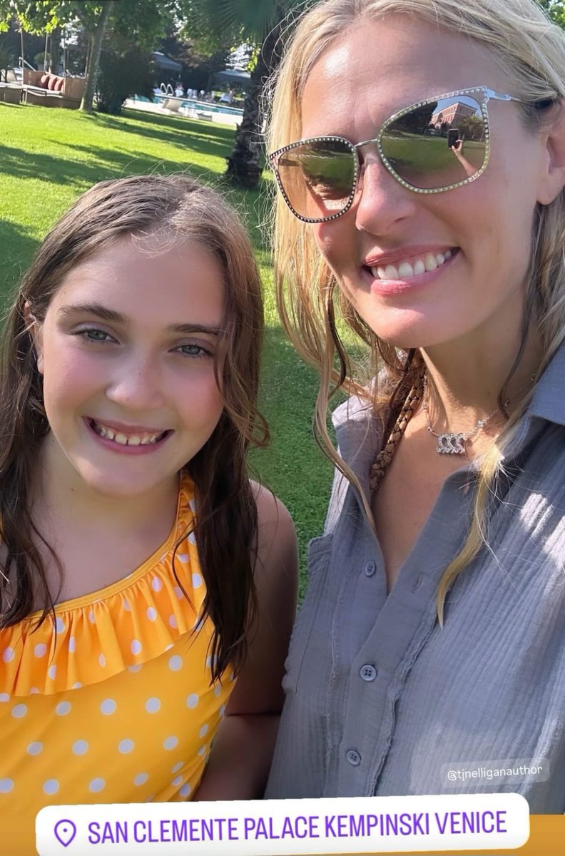 Italian Summer Vibez with this cutie 💓 😍 💕 

#FamilyFun #vacation #milano #venice #livingandloving #daughters #MoniqueMcCall #Italy #summerbreak