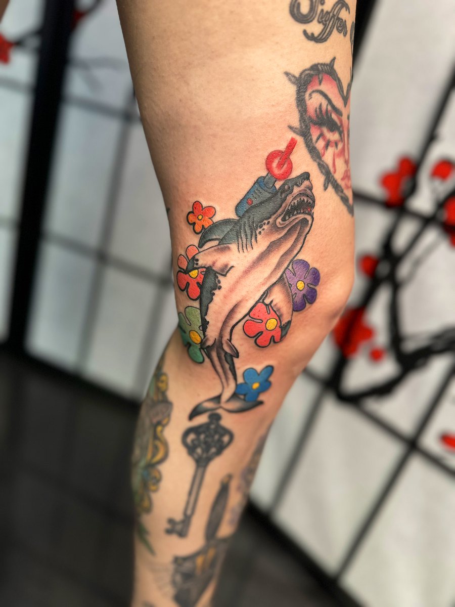 _swervecity's tweet image. Frickin sharks with frickin laser beams attached to their frickin heads! 

#austinpowers