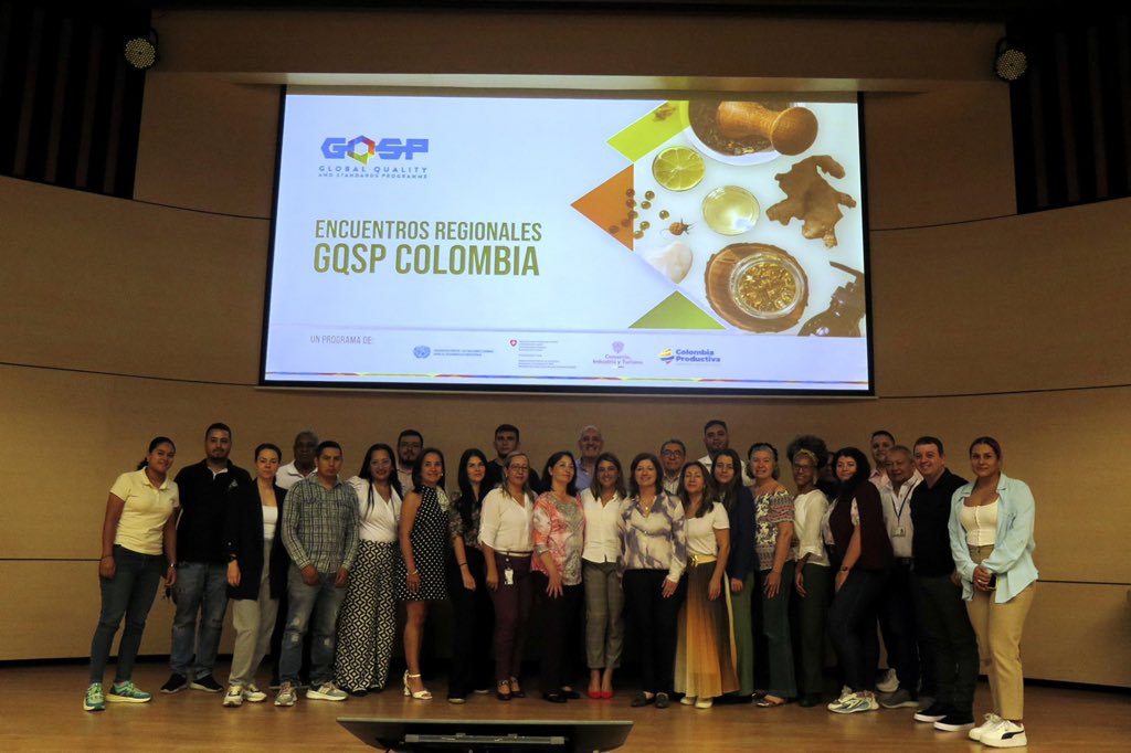 GQSPColombia's tweet photo. #Cali ¡Gracias por acompañarnos en nuestro último Encuentro Regional! Los invitamos a estar pendientes de nuestras líneas de asistencia, juntos lograremos impulsar la #calidad del sector fitoterapéutico 🌿.

👉 https://t.co/OlvkGq0FQU https://t.co/CyuBYGmsW0