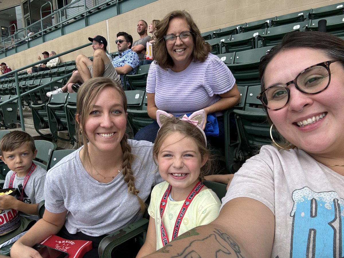 heyguysitsmetrx's tweet photo. A little rain won’t keep us away - let’s go @indyindians @thevicindy #attheVic https://t.co/up2xPJCVFB