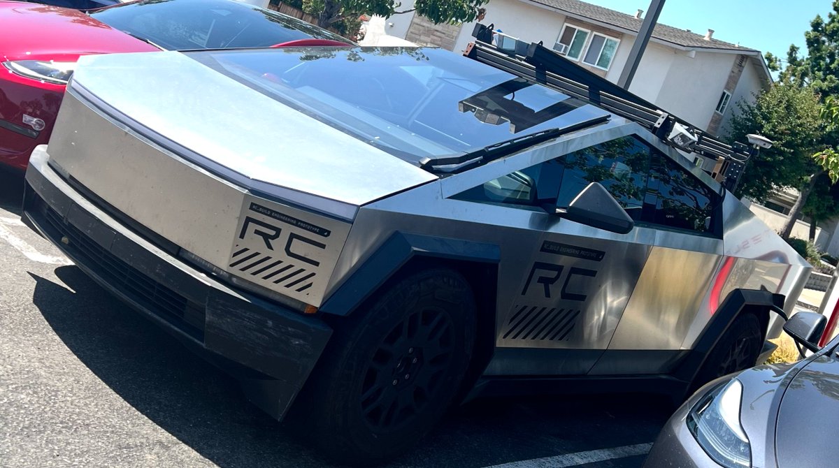 ivanovishX's tweet photo. Today, while charging my CyberTruck, I saw the Tesla's CyberTruck test model. It looks like they're testing a new tech kit on the Cybertruck, maybe for the autopilot? It looks amazing—futuristic cameras + antenas. Cool  design! @elonmusk @teslaownersSV  @Tesla @klwtts @UTECHPIA https://t.co/m4ptvWBXCC