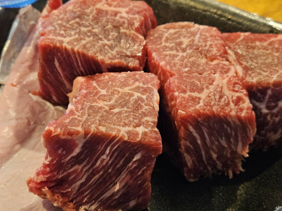 morningwoodbbq's tweet image. Nice marbling on tonight's steak tips. 
#beef #steak #steaktips 
@MarketBasket