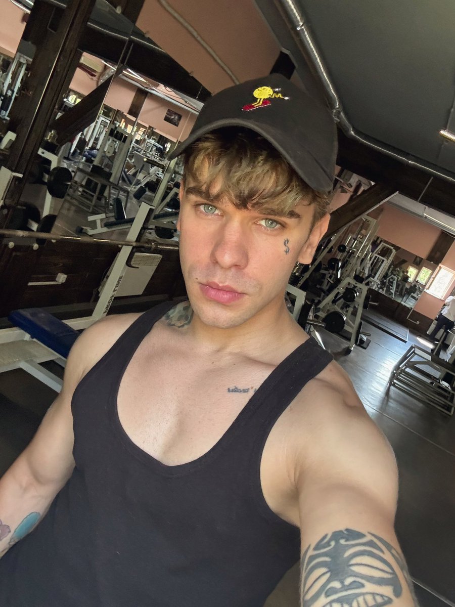 Не дивлячись на відсутність світла і неймовірну спеку, вертаюсь до стабільного тренування 💪🏼
#yenmaple