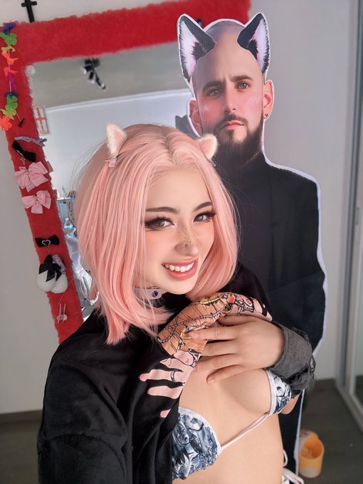 1 pic. Mi pequeña fantasía se ha vuelto realidad, tengo al lindo chico que me gusta de tamaño real ?