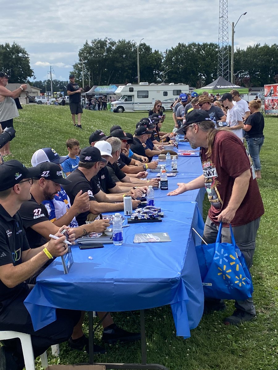 FreshstoneBrand's tweet photo. Always fun when @NASCARCanada_ fans meet their favourite @NASCARCanada_ drivers during the autograph session @OhswekenSpdway. 🏁

#FoodDoneRight #DipAChip #Rolleez #NASCARCanadaSeries #NASCARCanada #NASCAR #FreshstoneRacing https://t.co/iSO6TVS58q