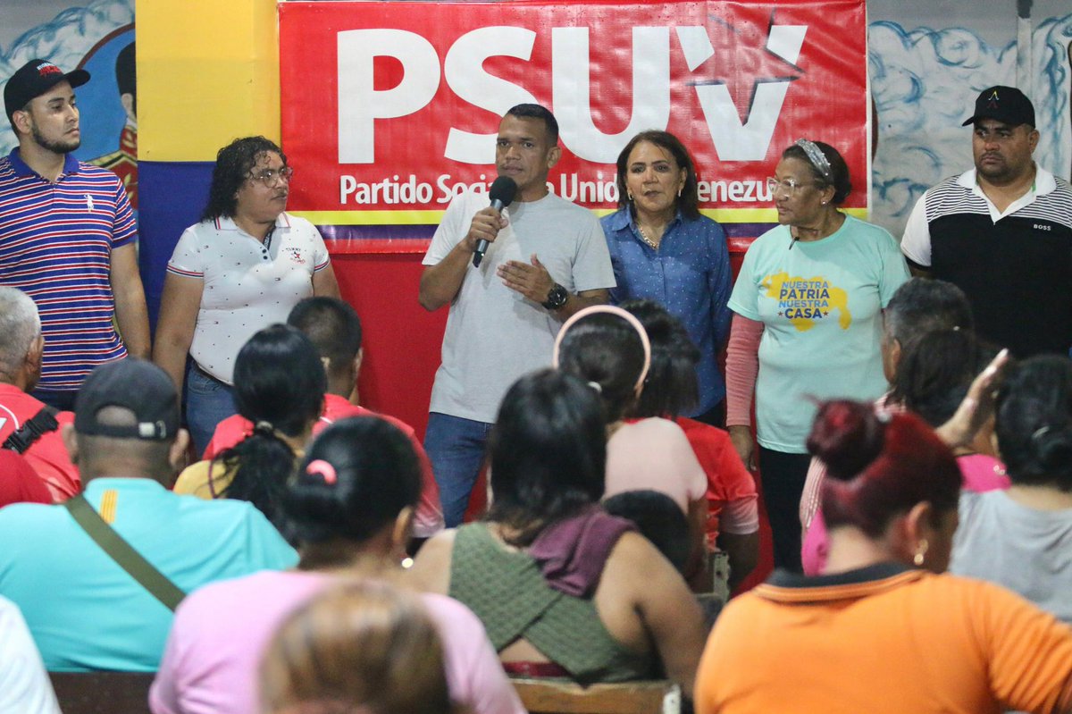 Galindez_vzla's tweet photo. Seguimos recorriendo Delta Amacuro, estuvimos en asambleas nocturnas con el liderazgo de las parroquias José Vidal Marcano y Argimiro García // Chequeamos la maquinaria 1x10 del @PartidoPSUV. ¡Vamos a la Victoria!

@NicolasMaduro PRESIDENTE 🇻🇪 https://t.co/BIaFLx90av