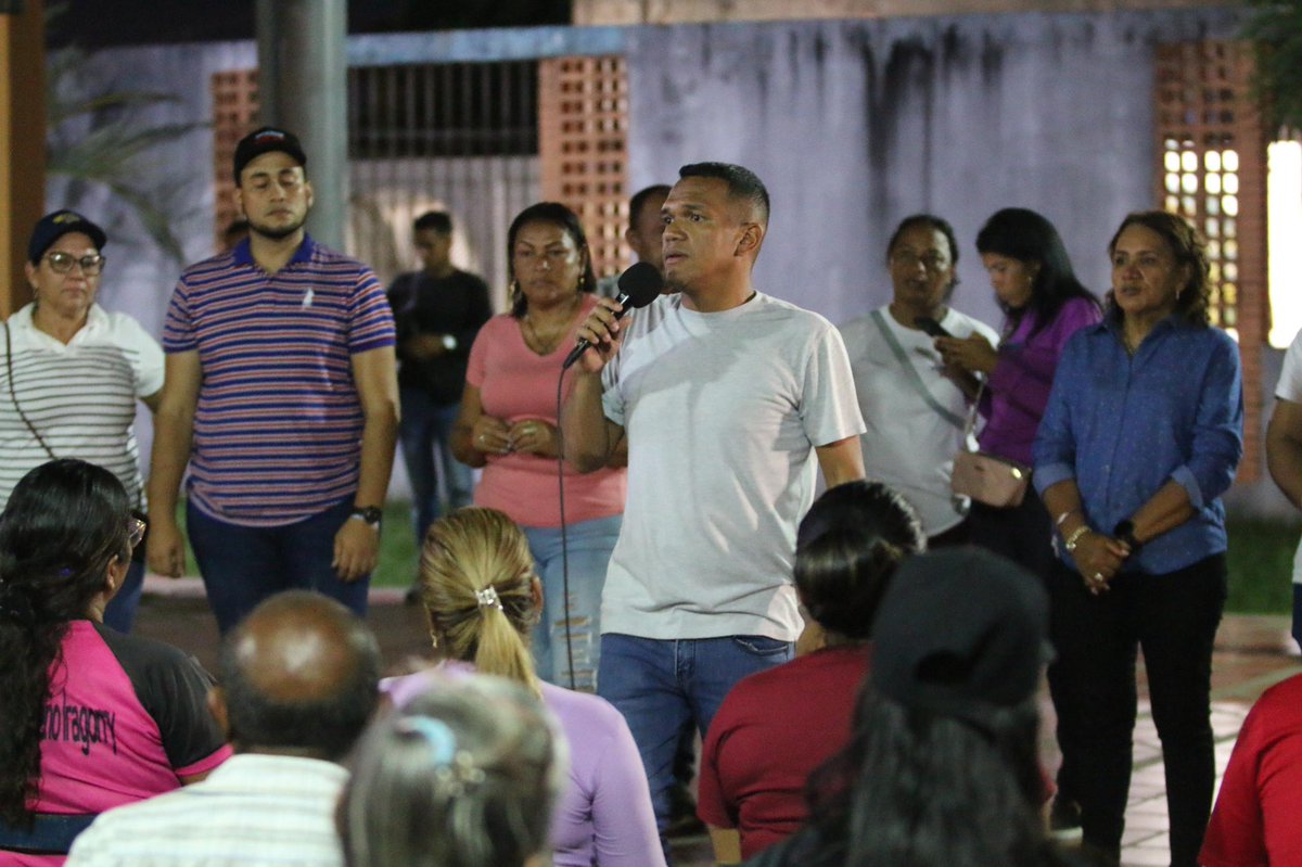 Galindez_vzla's tweet photo. Seguimos recorriendo Delta Amacuro, estuvimos en asambleas nocturnas con el liderazgo de las parroquias José Vidal Marcano y Argimiro García // Chequeamos la maquinaria 1x10 del @PartidoPSUV. ¡Vamos a la Victoria!

@NicolasMaduro PRESIDENTE 🇻🇪 https://t.co/BIaFLx90av