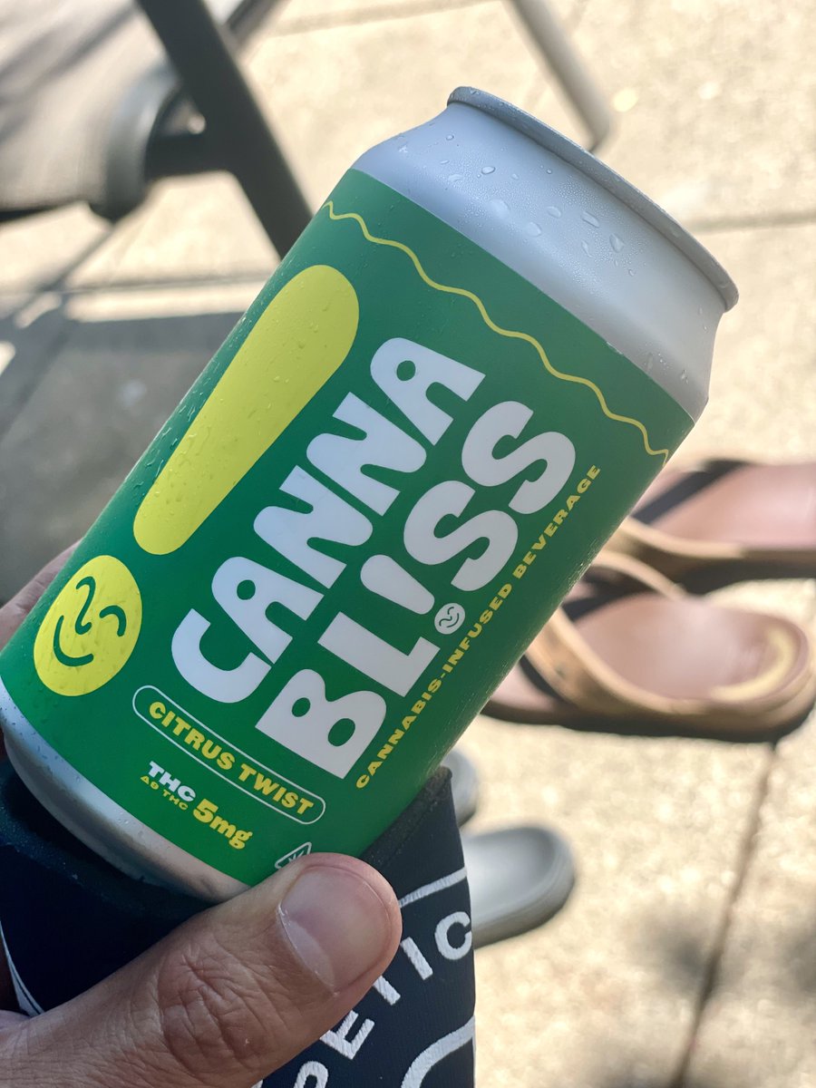 EdgingMyBets's tweet image. Why do my fat thumbs make cans look so small?

#cannabliss
#fatthumbs