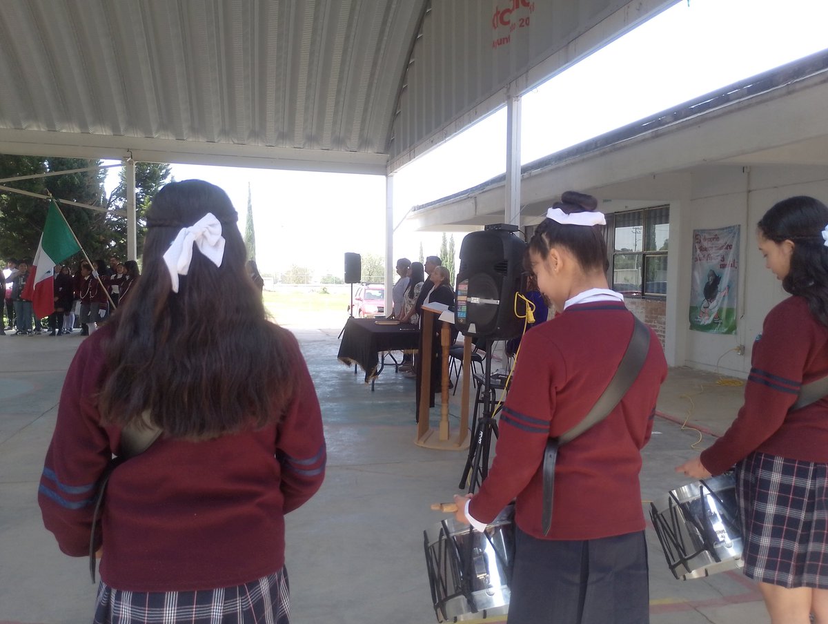 Escuela158's tweet photo. Ceremonia de terminación de estudios epo 158 reconocimientos a los docentes y alumnos destacados gracias 🫂 https://t.co/1LTYnEYbjY