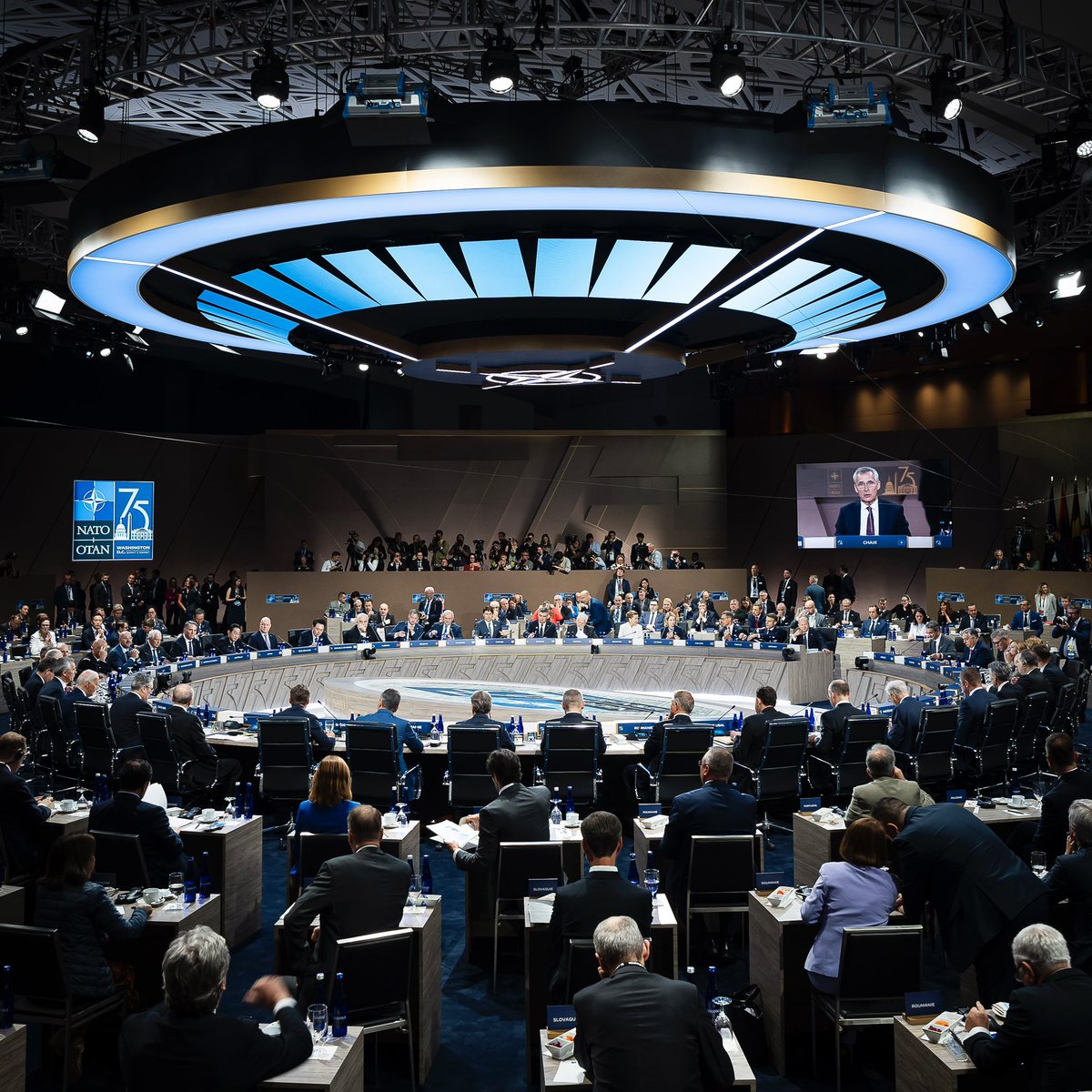 Die NATO gewährleistet Sicherheit und Frieden.

Sie ist stark, sie ist einig und sie ist unersetzlich.