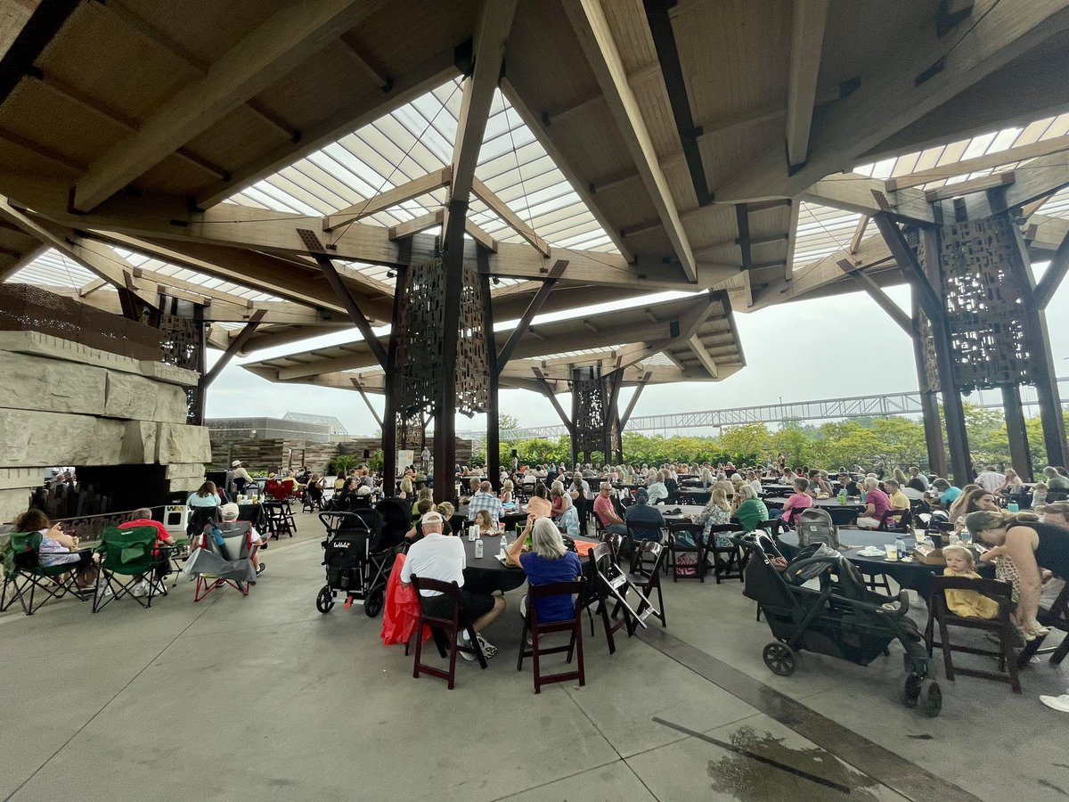 MelissaCrash's tweet photo. The rain isn’t stopping Animals &amp; All That Jazz at the @IndianapolisZoo tonight! 
🎶🎷 

A wonderful evening of music, delicious food and of course, animals!

Honored to be tonight’s emcee! We’ll talk all about it tomorrow on #CBS4ThisMorning @CBS4Indy https://t.co/trLuOZzR66
