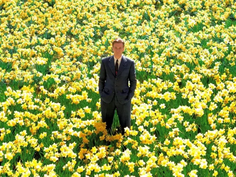 BIG FISH (2003)

En 2003 Burton incluyó una canción de Eddie Vedder en la escena final de su mayor cuento de hadas. El resultado fue maravilloso. 

Un crítico de cine escribió: "es una película preciosa... y discúlpenme, que tengo que llamar a mi padre."

youtube.com/watch?v=PT0gUk…
