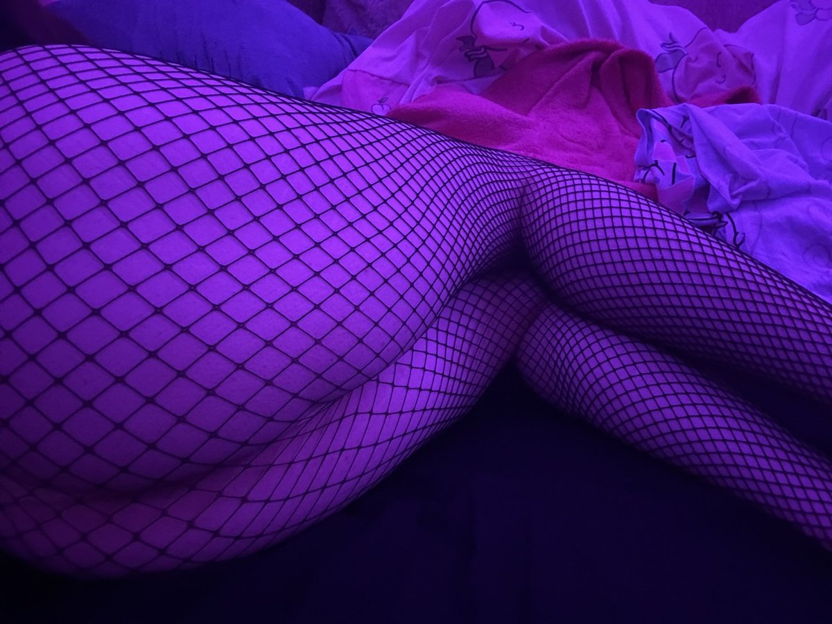 roxyboxxyVRC's tweet photo. Not posted in awhile but who likes #fishnets https://t.co/NtcvyrCLZY