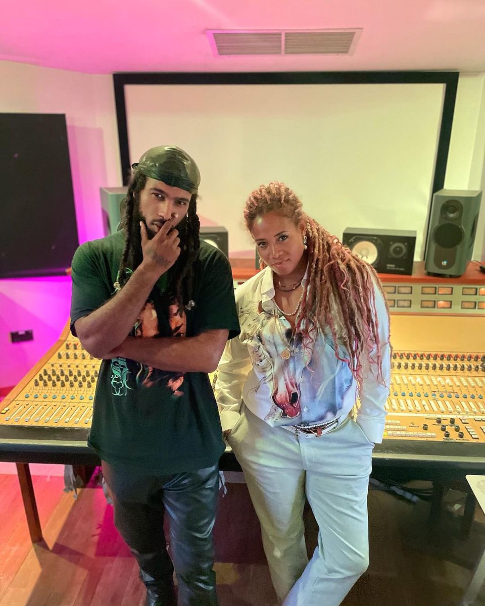 KelisTrends's tweet photo. .@Kelis in studio working on her new album https://t.co/Auv0Gfqw3x