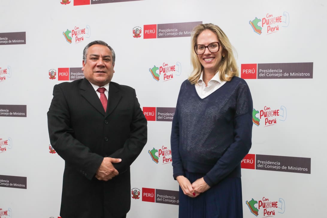 pcmperu's tweet photo. #PerúRumboALaOCDE 🌎 | El premier Gustavo Adrianzén dialogó con Gandia Robertson, asesora senior del Departamento de Asuntos Legales de la @OECD. Encuentro se dio en la sesión de la comisión multisectorial que realiza el seguimiento y supervisa el proceso de adhesión del Perú. https://t.co/I3LjlrtR6R