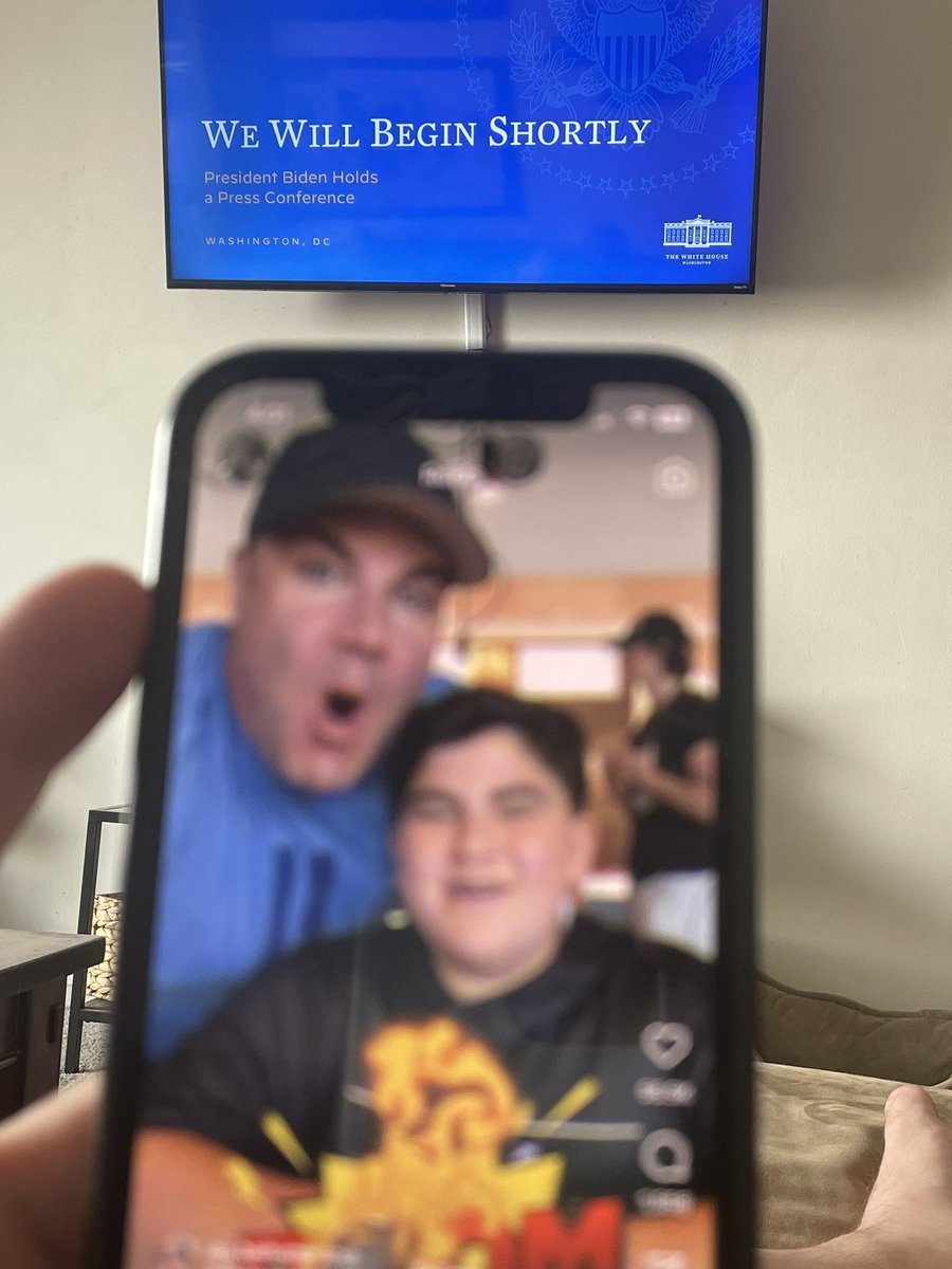 BruceGrayLIVE's tweet photo. Boring ass press conference https://t.co/CFGa3fVpzM