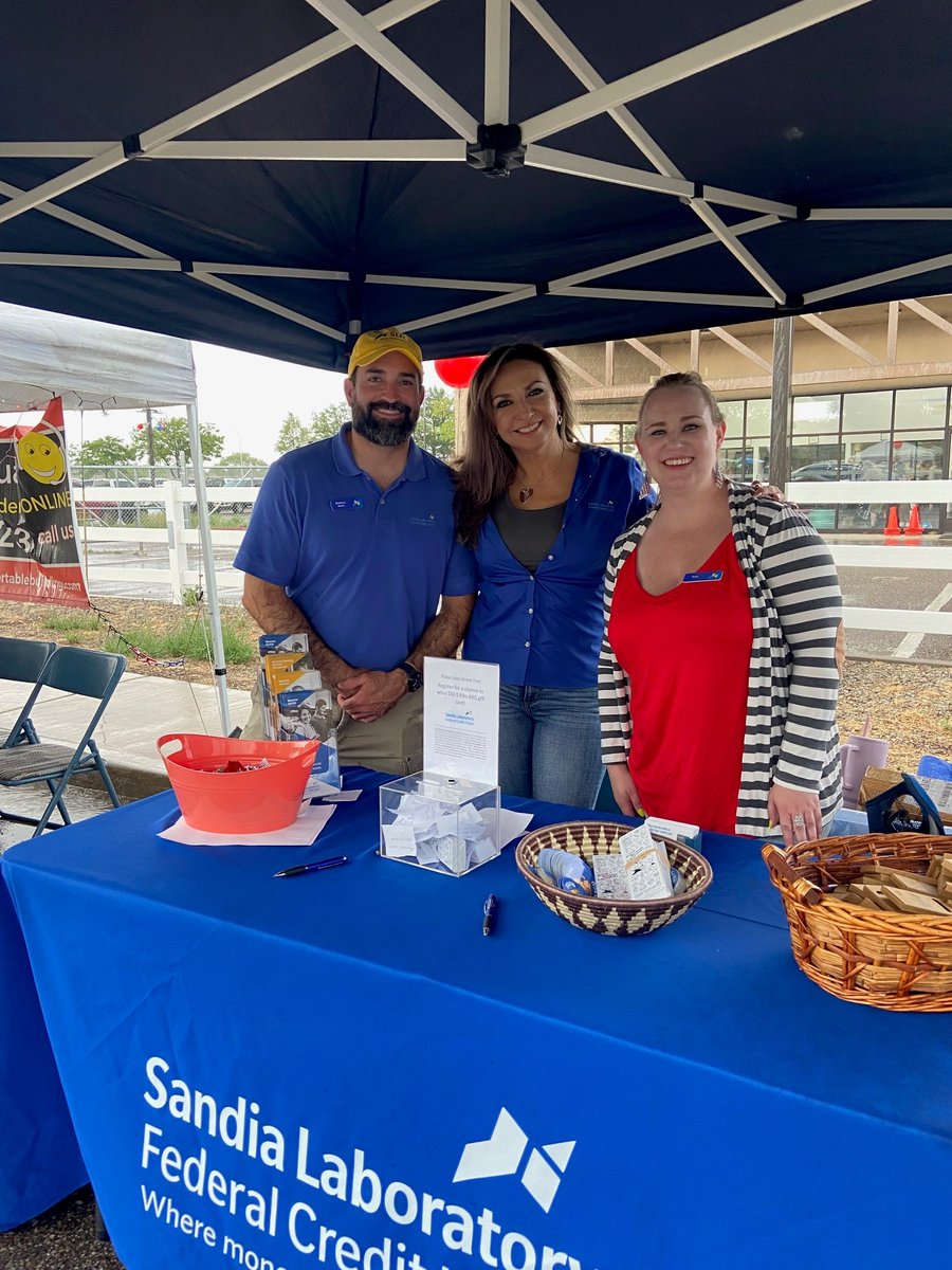 GoSunwardCU's tweet photo. SLFCU had a fun night celebrating the town of Edgewood’s 25th anniversary on Saturday. Thanks to Mayor Brennan, Commissioner Anaya, and everyone who stopped by to say hello. Congratulations on 25 years, Edgewood!  

#SLFCU #SandiaLabFederalCreditUnion https://t.co/oeBg7UHmU1