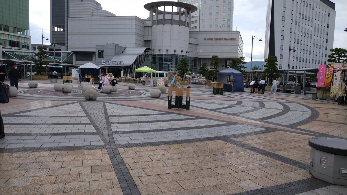 aruongakudou's tweet photo. 雨が降っていますが、本日は16時より高松駅前広場にて「夜ってんまいin高松駅前広場」に出店予定です。
昼過ぎには出店準備予定です。
#名曲喫茶
#名曲喫茶或る音楽堂 
#駅前名曲喫茶 https://t.co/CcZnIghPry