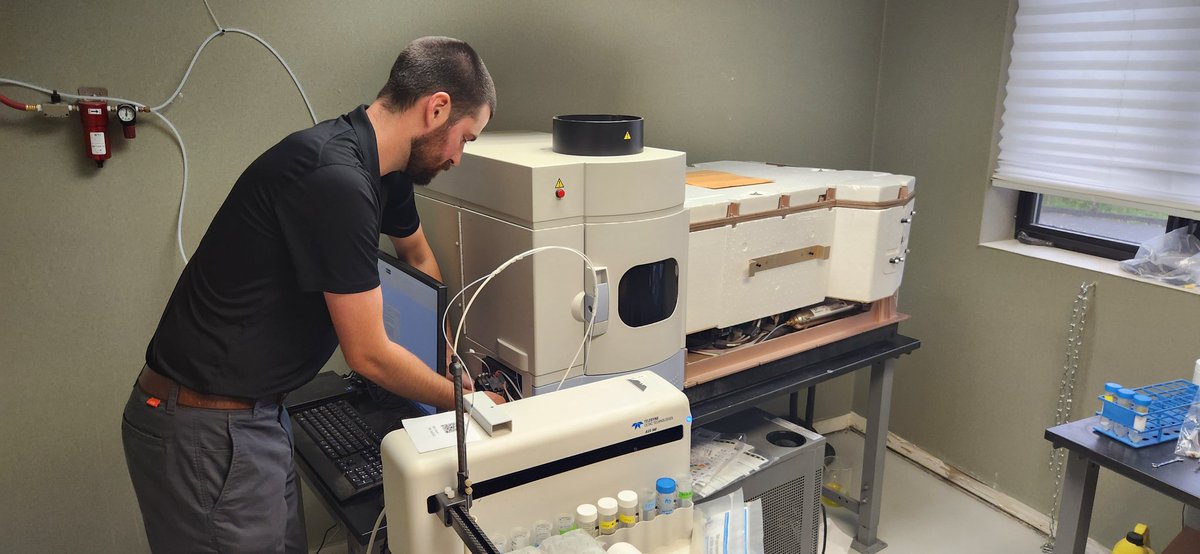 the_labserve's tweet photo. I'm working with my buddy Mitch today. PerkinElmer 7300 ICP https://t.co/5mVdMjHV5D