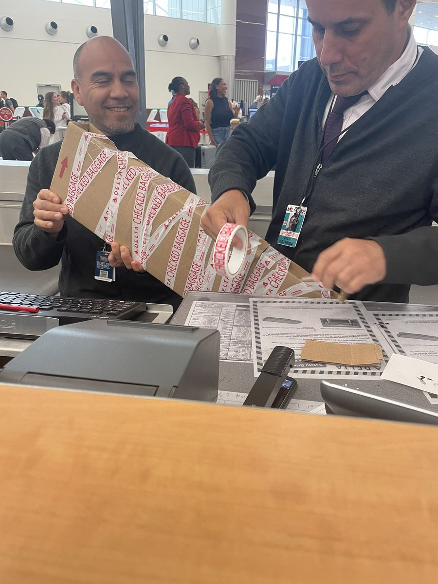 bricarbonell09's tweet photo. When you’re flying out to @MLB All-Star Week and foolishly think that you can bring a whole bat through security 🤦🏻‍♀️ these @Delta agents were so awesome! Saved the day by creating a makeshift box for my bat!
@SageUSAmerica #SageInsights #SageMLB https://t.co/DDoBfIuR9P