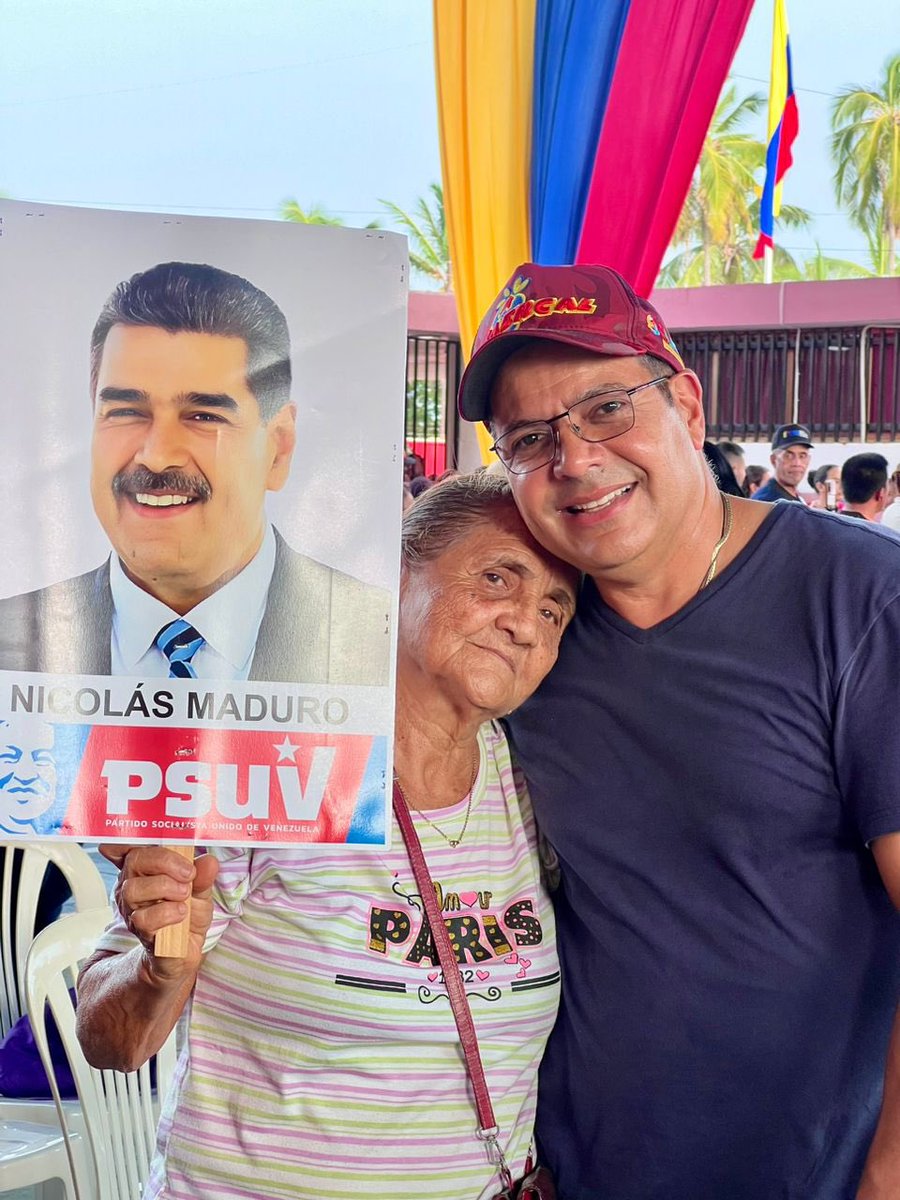 Sí algo debemos estar orgullosos es reconocer cuando los líderes se unen con su pueblo para trabajar juntos por el bien común.Por nuestro gallo pinto <a href="/NicolasMaduro/">Nicolás Maduro</a> … Así es <a href="/MercalOficial/">Mercal Oficial</a> , Así es José Félix Medina  <a href="/GDJoseFMedinaE1/">G/D José Félix Medina E.</a> …. 🫶🏻👏🏼👏🏼👏🏼