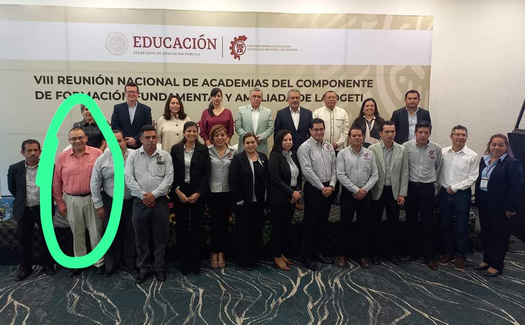 ManuelDGETI's tweet photo. En Michoacán, el #carteldelasplazas con @raulmoronO protegiendo al corrupto de Julio César Aguilera Magallón, quien dejó devastado a nuestro orgullosamente @cbtis52 @cbtis52oficial de Zamora Michoacán. https://t.co/j0TPLF8NI5