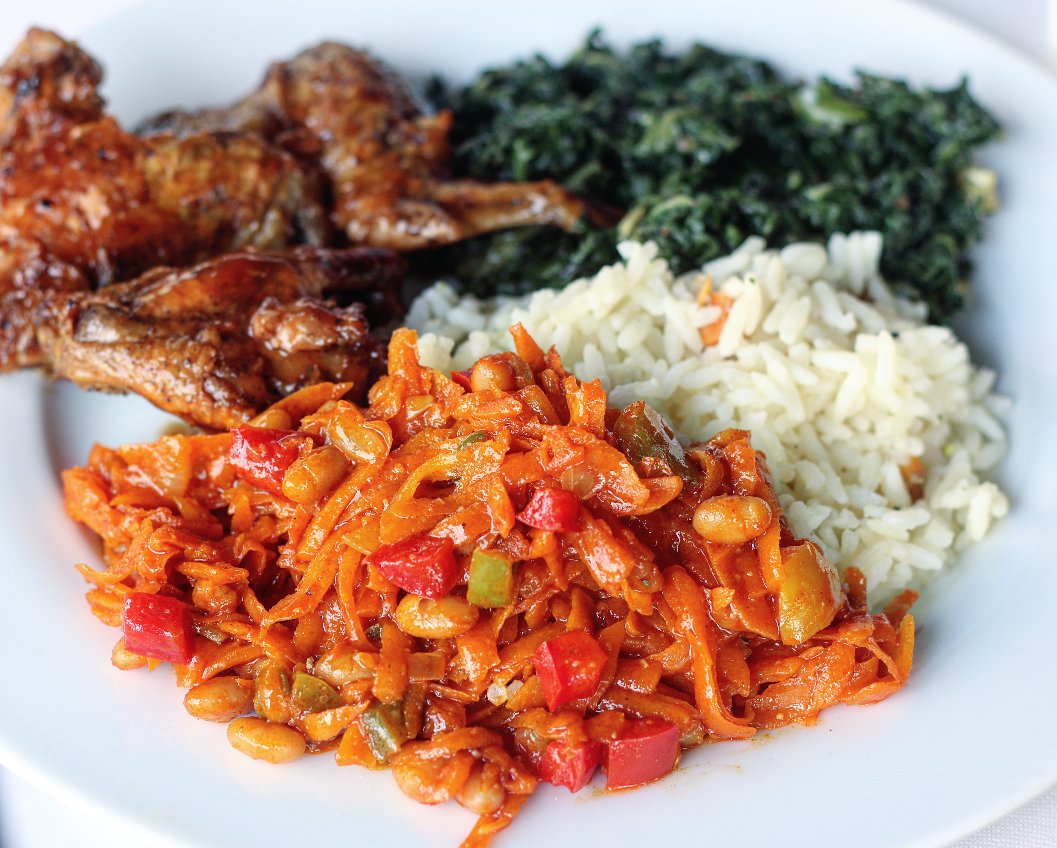 _rallyafrica's tweet image. African cuisine brings people together through its rich flavors and communal dining traditions. There&apos;s something special about sharing a meal with loved ones and experiencing the diverse flavors of the continent. #AfricanFood #CommunalDining 🍲🌍