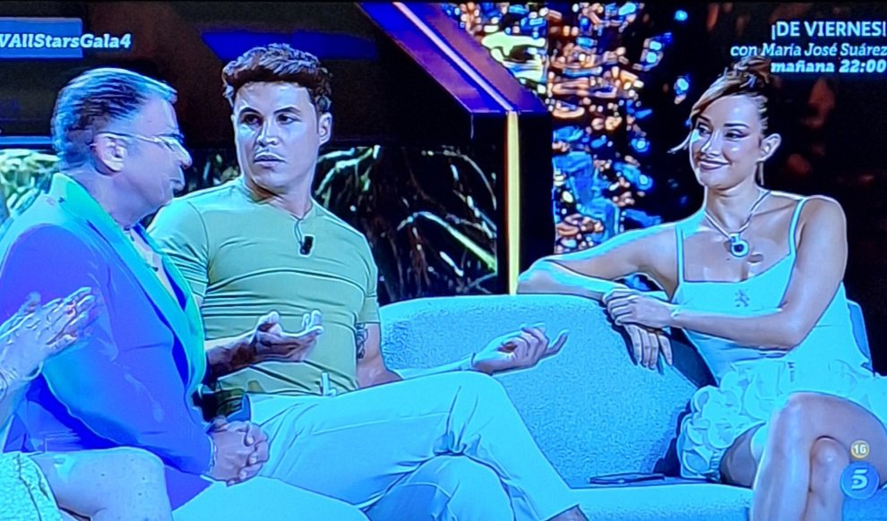 Brujaycotilla's tweet image. No está celoso, está reventado nivel Poseidón porque Adara ha desenmascarado el guionazo que se traen
#SVAllStarsGala4