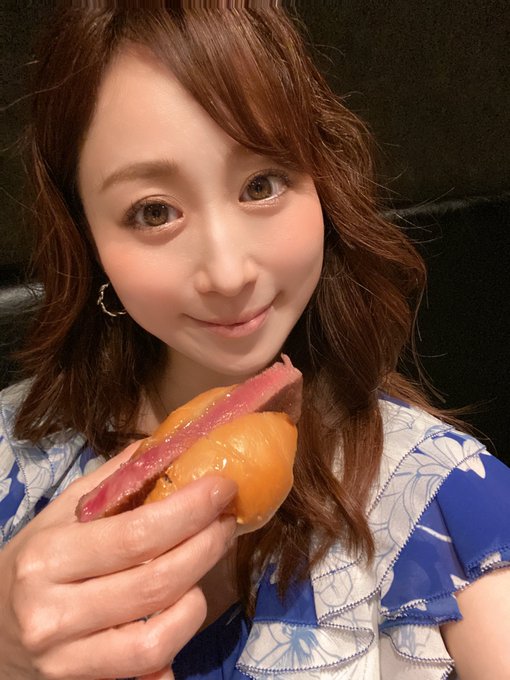 本日22時〜FANZAチャット！！ 是非遊びにきて下さいねーーー❤️ https://t.co/fxPV8VR2MM https://t.co/jrag2B83wr