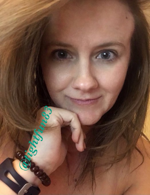 Gloomy day full of rain here. PS.. happy throwback Thursday 😘 https://t.co/2tDaLeQZYO