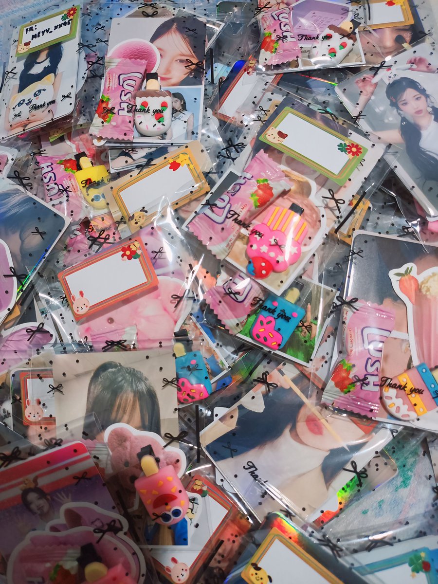 meyy_xx95's tweet photo. Ready na, hoping sa mga makakakuha suotin niyo ung hair pins and gamitin niyo ung stickers 😊 ung akin nadikit ko na sa phone case ko hahaha 🎀🍭🍥🧁🍧💗

#SHOW_WHAT_I_HAVE_IN_MANILA
#IVE #아이브 #IVEinPH  ♡ https://t.co/BoWF7FLHCJ