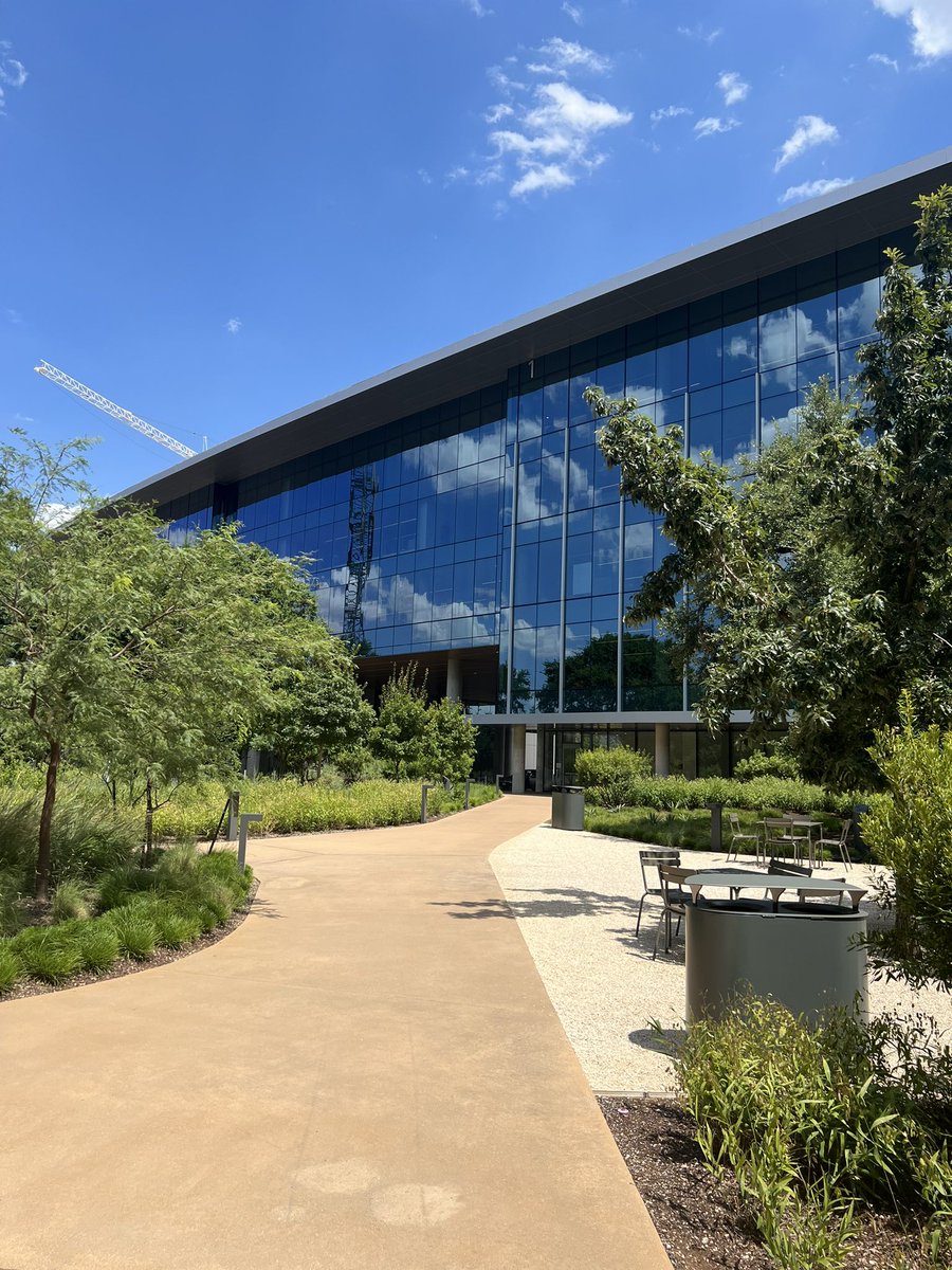 mr_meighen's tweet image. Great experience this week at the Apple Campus in Austin with fellow ADEs creating content for @AppleEDU!

Thank you to @apple for creating this space for us to work! Looking forward to our next growth opportunity. #AppleEDU #AppleDistinguishedEducators #ADE