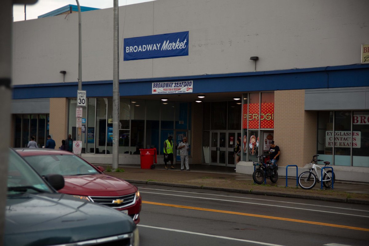 For years, Buffalo's Broadway-Fillmore neighborhood has been a "book desert" meaning kids there don't have easy access to books.

One solution? Reopening the library branch that closed.

Could the Broadway Market hold a library?
investigativepost.org/2024/07/12/pro…