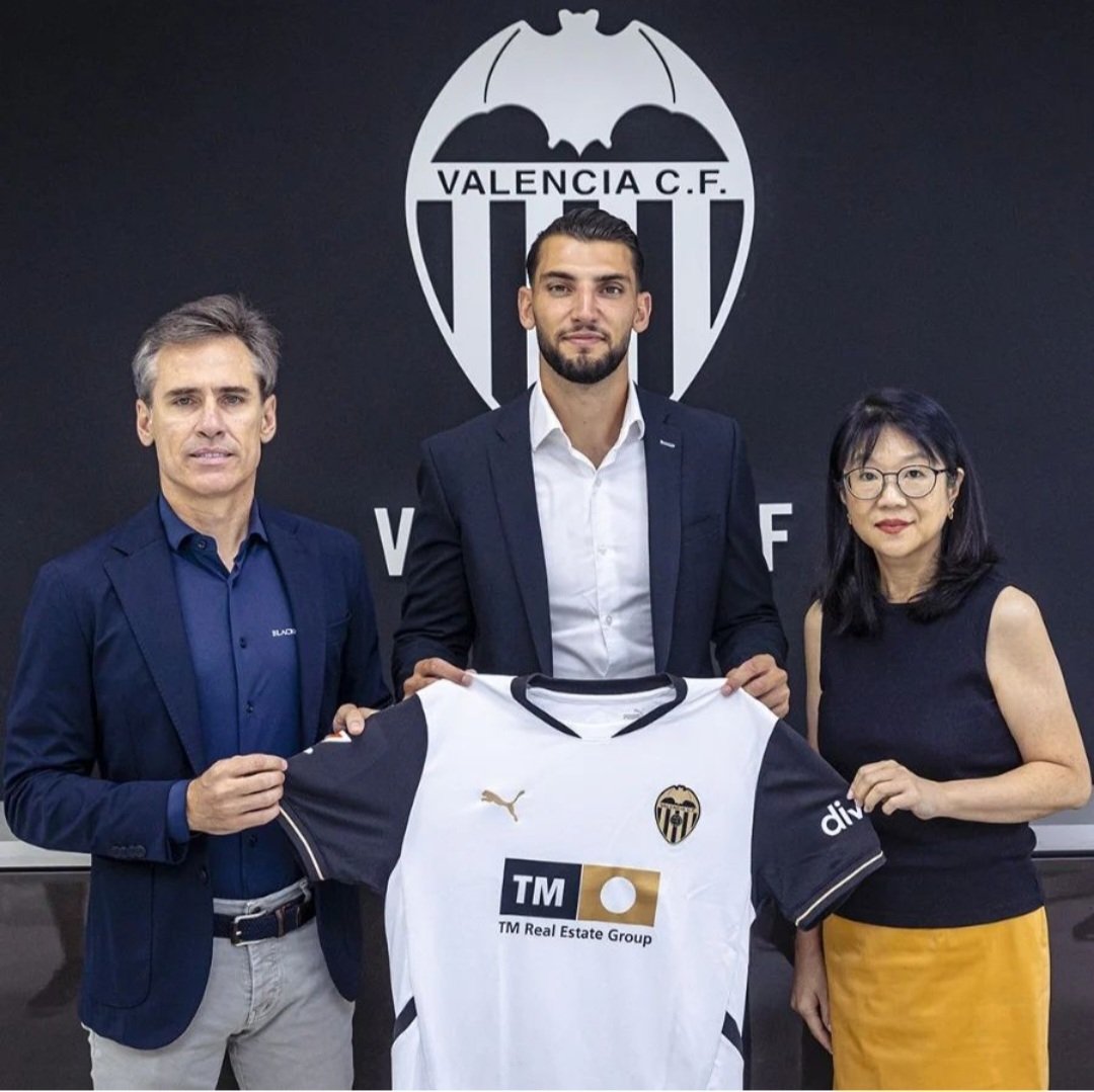 Welcome back to Mestalla...pinjaman dari sevilla dengan opsi permanen di akhir musim <a href="/RafaMir33/">Rafa Mir</a> #AmuntValencia