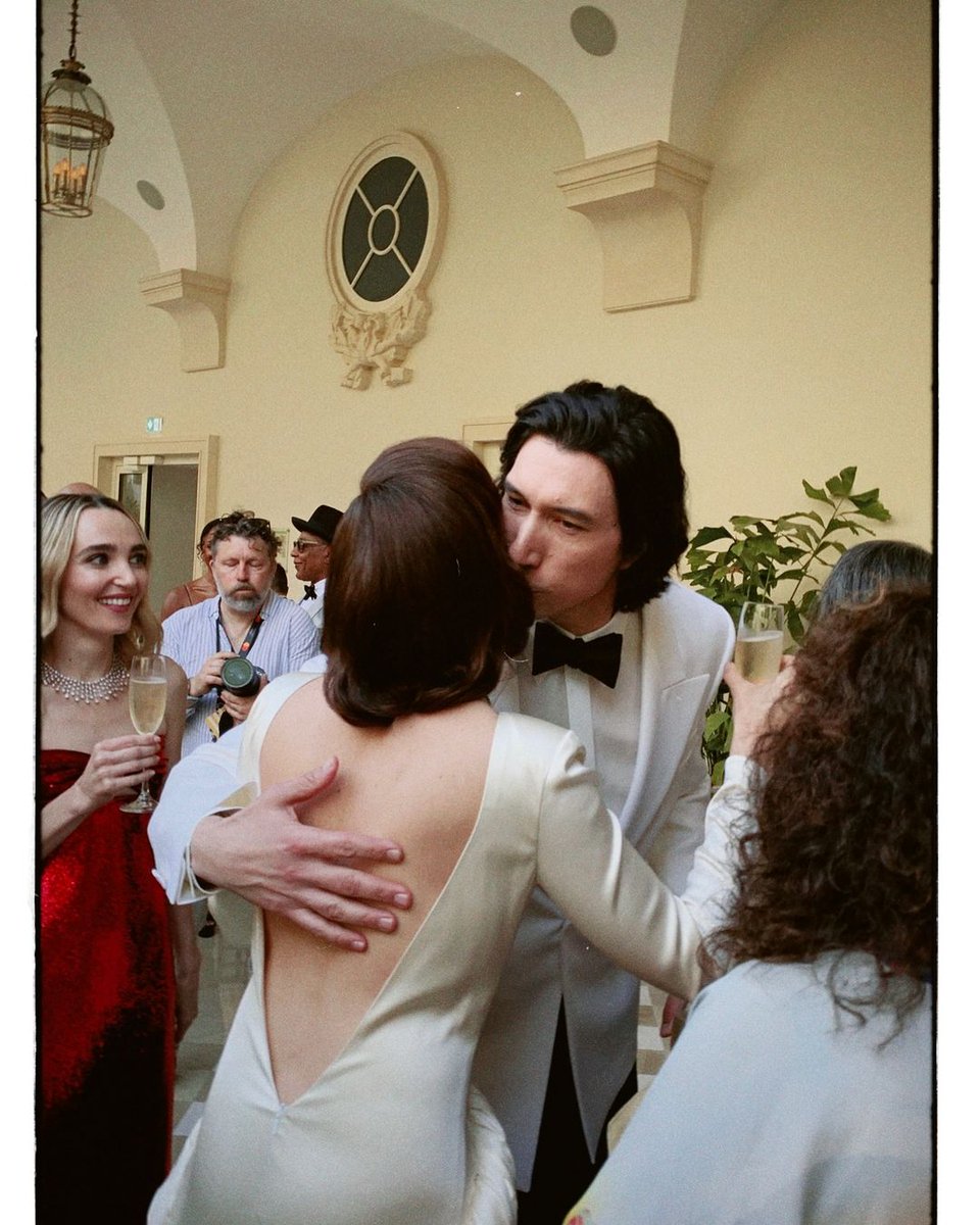 Aubrey Plaza, Francis Ford Coppola e Adam Driver um Paris durante o Festival Cannes em maio promovendo Megalopolis. 📸 saladxxdays (ig)