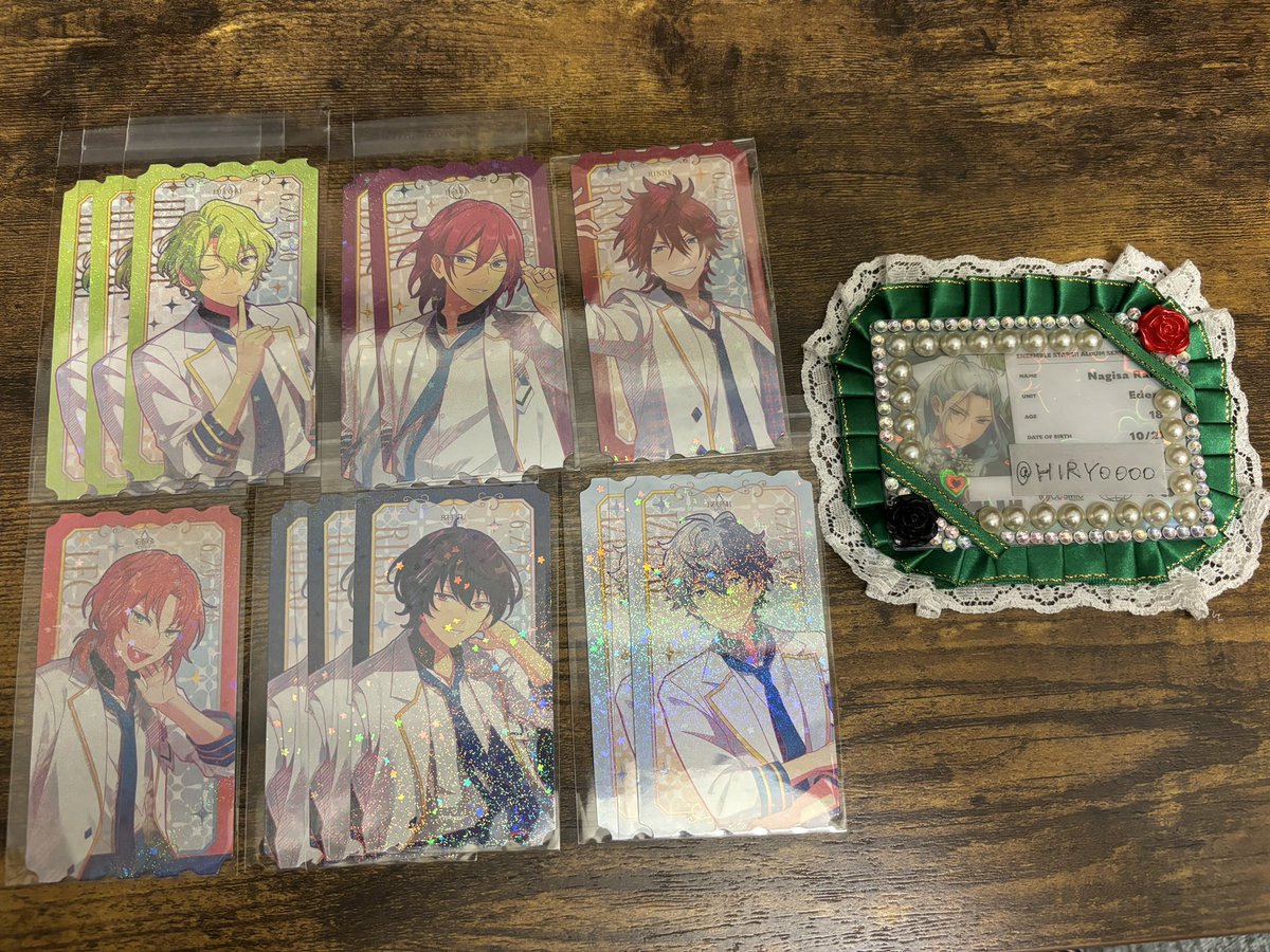 HIRYOOOO's tweet photo. 【交換】あんスタ スタフォニ チケット風 ホロカード

譲：茨 日和 燐音 レオ 泉 凛月 ◯英智 knights fine Crazy:B ◯MaM
求：定価 (特典100円) ＞凪砂

◯含むお取引のみ
チャーム2点お迎えいただける場合特典お付けします

固定リプ手渡し ＞ 郵送 https://t.co/BvMjrYZLpg