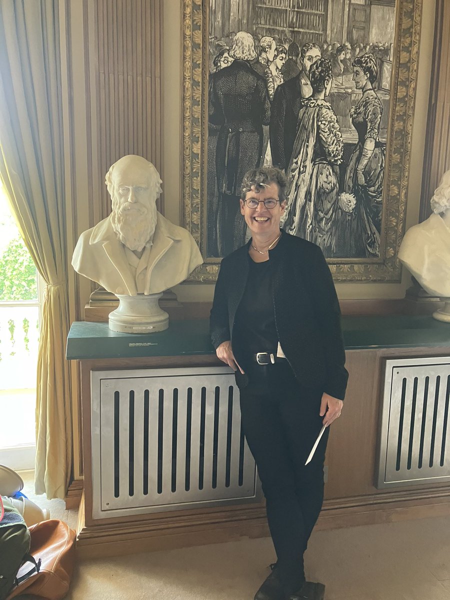 A big congratulations to my Aunt @sarperotto for being inducted into The Royal Society. Here she is with some of her fellow members, Sir Isaac Newton and Charles Darwin.