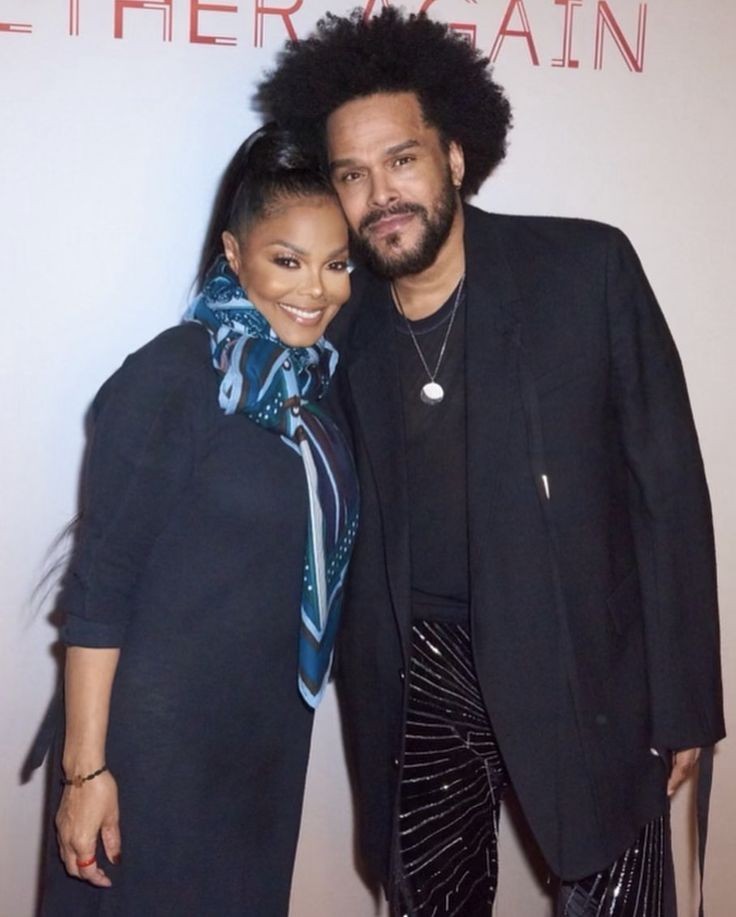 mjslovaaaa's tweet image. One thing Maxwell gon do is go see him some Janet Jackson!!!!