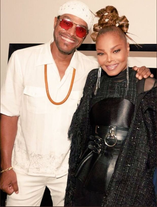 mjslovaaaa's tweet image. One thing Maxwell gon do is go see him some Janet Jackson!!!!