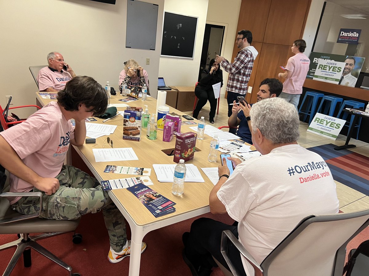 LevineCava's tweet photo. Another awesome phonebank tonight in South Miami! So grateful to the volunteers who fuel our campaign, to the community leaders who took time from their busy schedules, and to our amazing field team. Thank you, #TeamDLC! https://t.co/VCN3B6m8sV