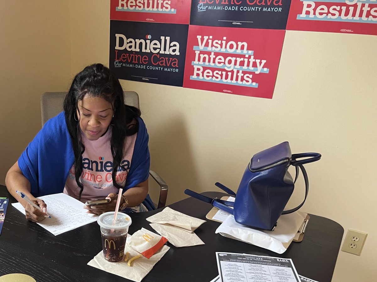 LevineCava's tweet photo. Another awesome phonebank tonight in South Miami! So grateful to the volunteers who fuel our campaign, to the community leaders who took time from their busy schedules, and to our amazing field team. Thank you, #TeamDLC! https://t.co/VCN3B6m8sV