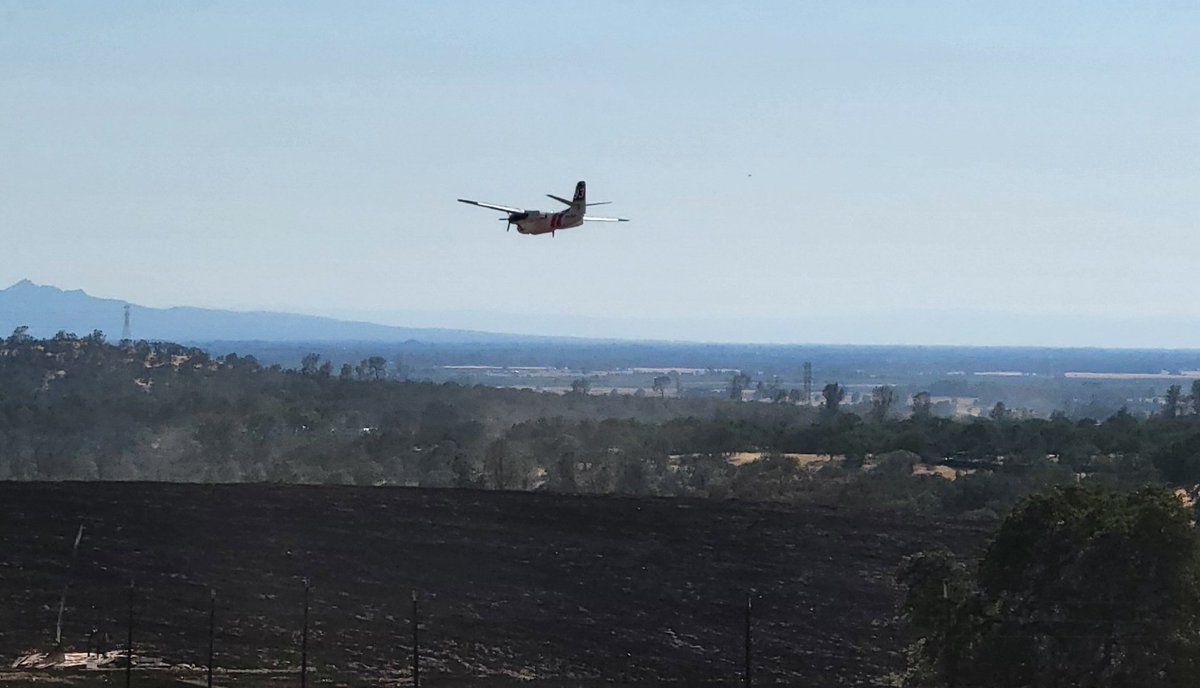 CALFIRE_ButteCo's tweet photo. #RailbridgeFire [update] Air and ground crews working together to stop the spread of the fire and protect threatened structures. https://t.co/F9ASNvZzhE