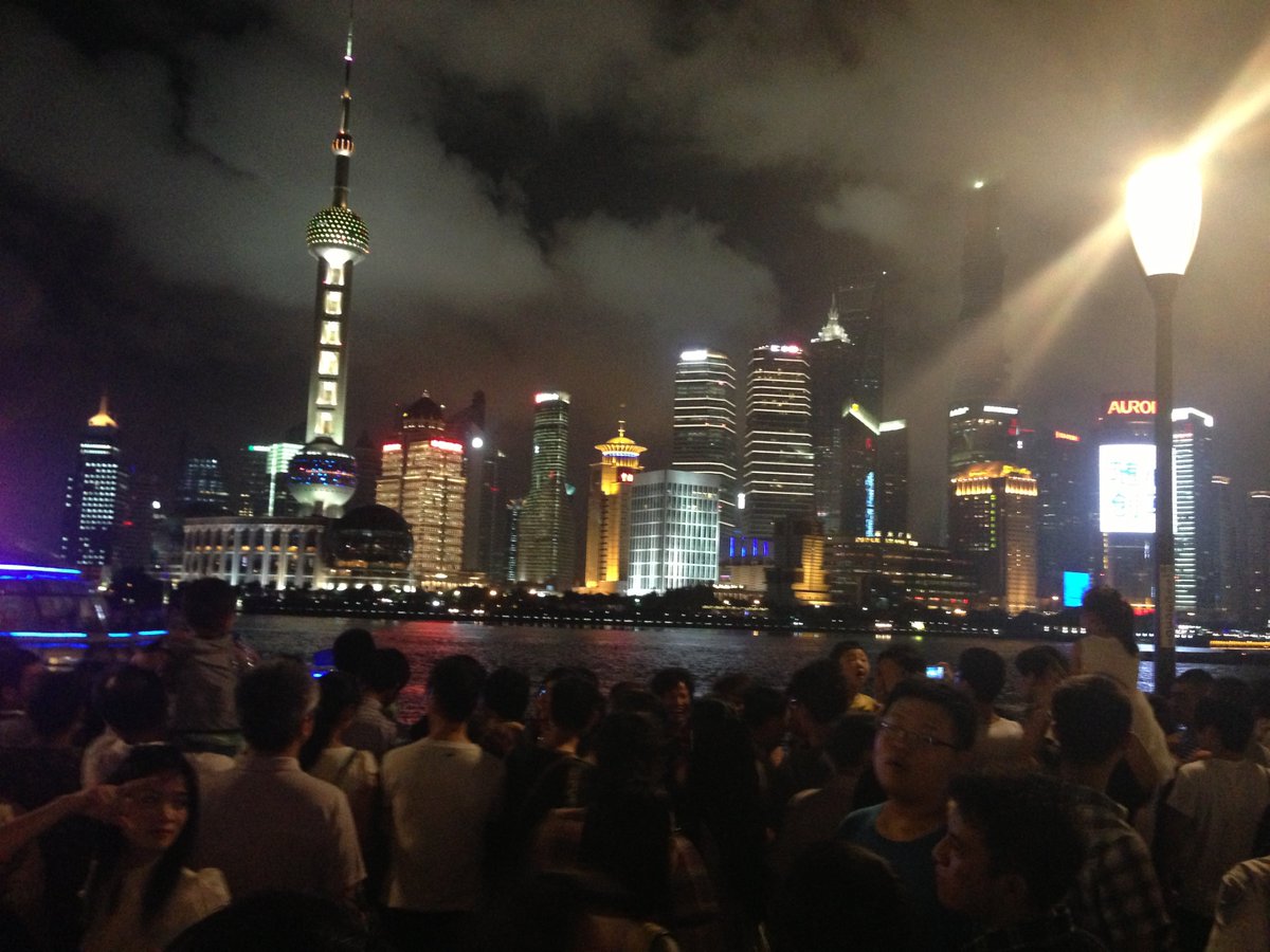 ekkusushita's tweet image. 2024的外滩也是每天乌泱乌泱的人吧？
#iPhone5
#2013年