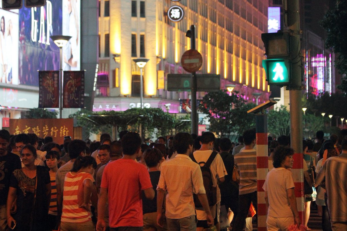 ekkusushita's tweet image. 2024的外滩也是每天乌泱乌泱的人吧？
#iPhone5
#2013年