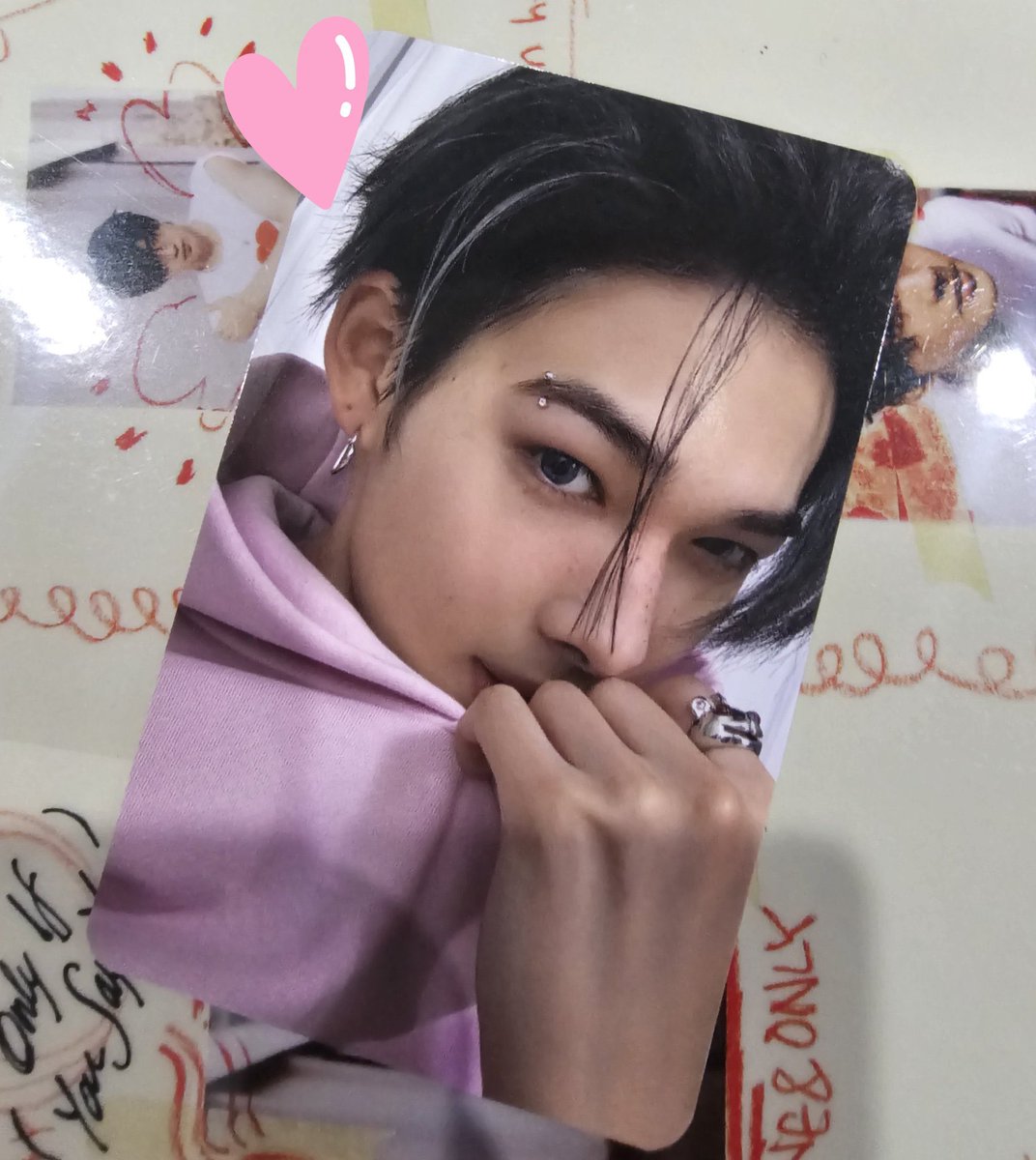 NI_KISTUDIO's tweet photo. ni-ki eyebrow piercing + pink hoodie pc https://t.co/0P0XMHgFnO
