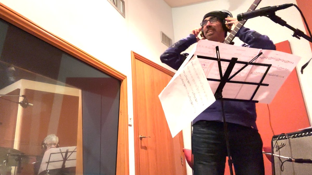 aledemogli's tweet photo. Ayer grabando el disco del saxofonista carioca AC Afonso, junto a Alejandro Santos  flauta, Ruben Duca bateria, Charly Palermo bajo.
Arreglos increíbles de AC + arreglo de Ausencias  de un servidor.
Grabamos en SoundRec en los controles el maestro Ricardo Sanz!! un fenómeno!!! https://t.co/XeSXR2jnMV