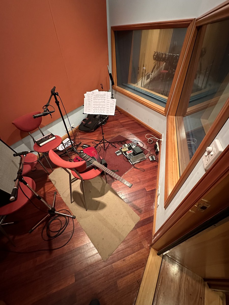 aledemogli's tweet photo. Ayer grabando el disco del saxofonista carioca AC Afonso, junto a Alejandro Santos  flauta, Ruben Duca bateria, Charly Palermo bajo.
Arreglos increíbles de AC + arreglo de Ausencias  de un servidor.
Grabamos en SoundRec en los controles el maestro Ricardo Sanz!! un fenómeno!!! https://t.co/XeSXR2jnMV